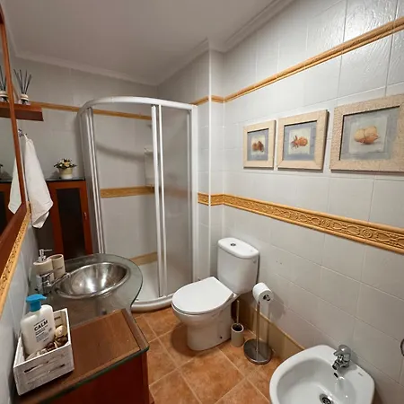 아파트 2 Minutes Walk From The Sea