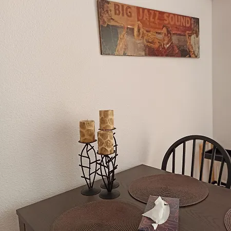 2 Minutes Walk From The Sea 아파트 *